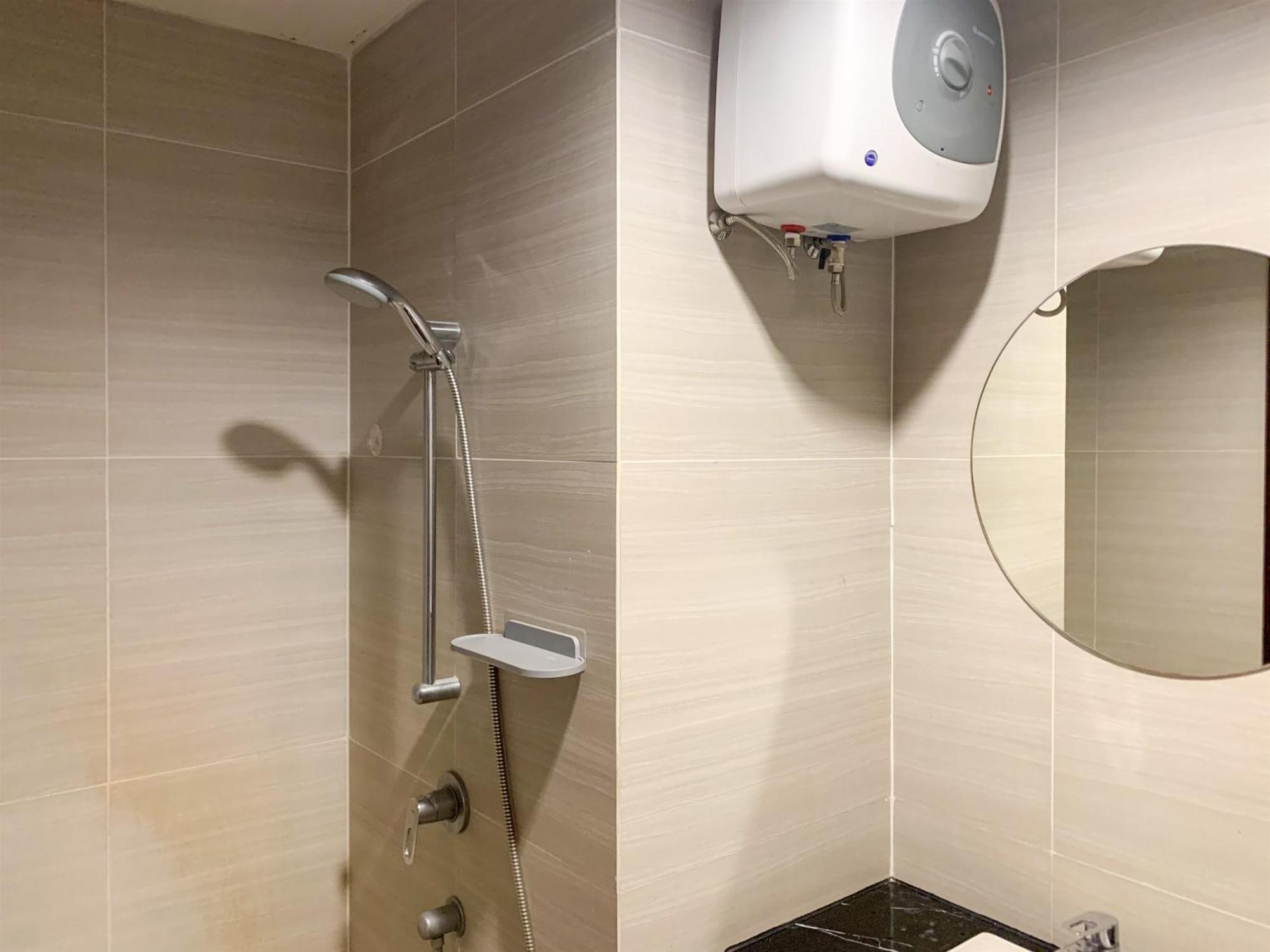 Modern And Comfort Design At West Vista By Travelio Apartemen Jakarta