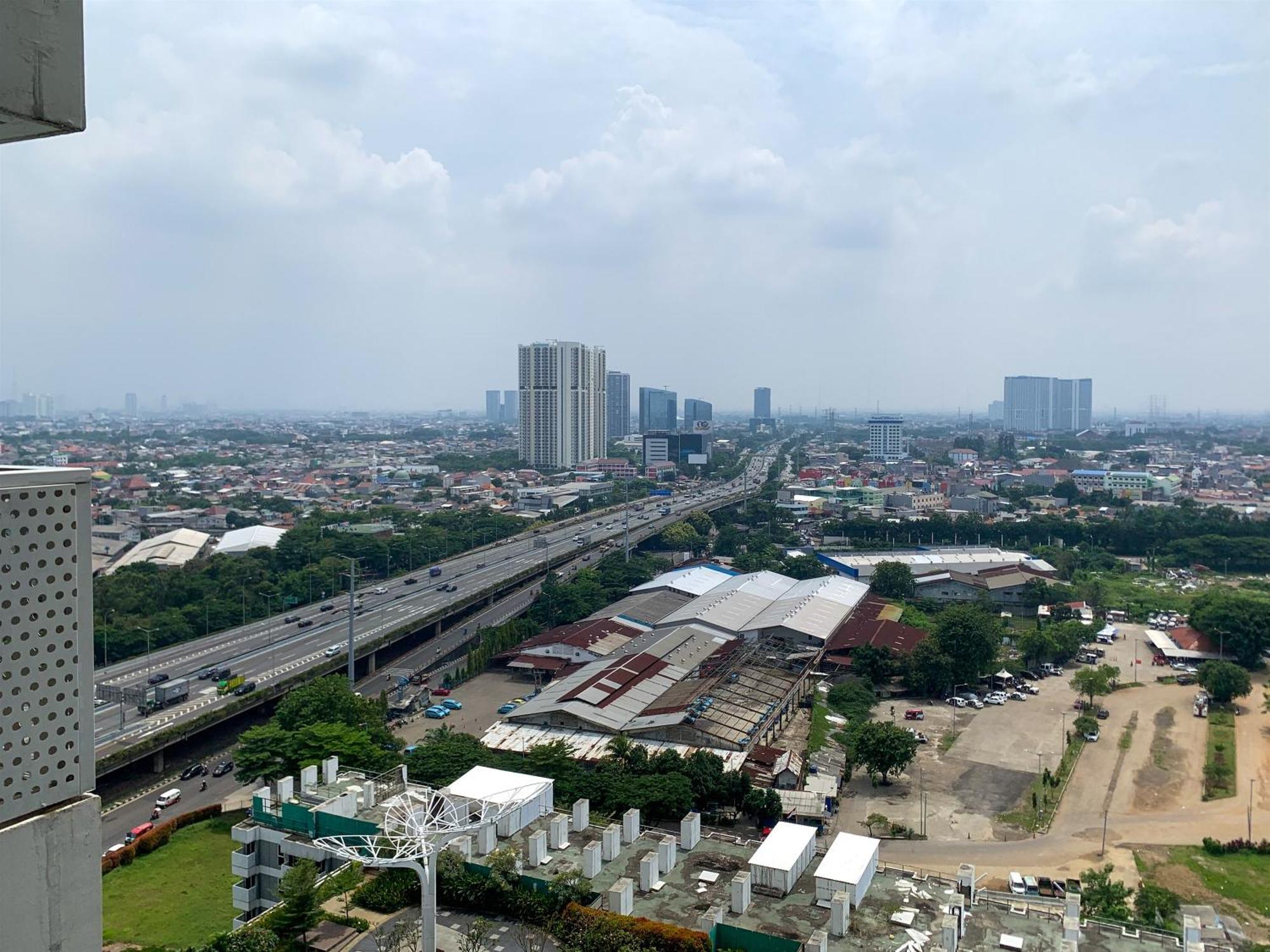 Modern And Comfort Design At West Vista By Travelio * Jakarta
