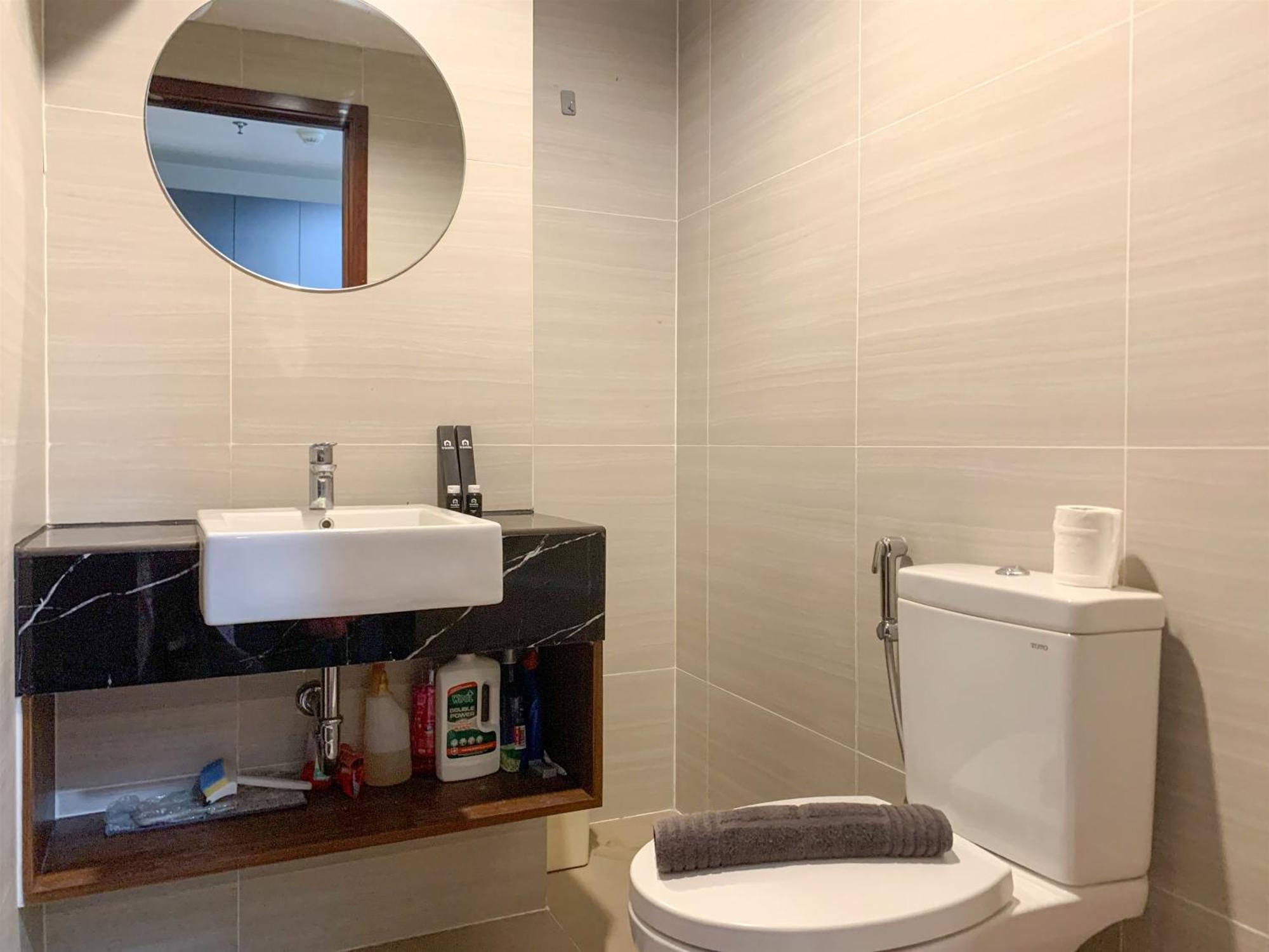 Modern And Comfort Design At West Vista By Travelio Apartemen Jakarta