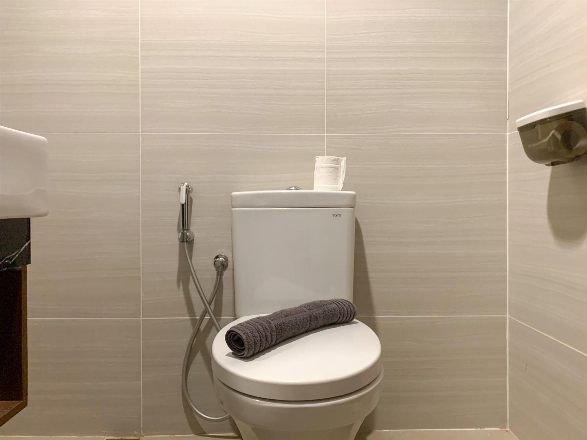 Modern And Comfort Design At West Vista By Travelio * Jakarta