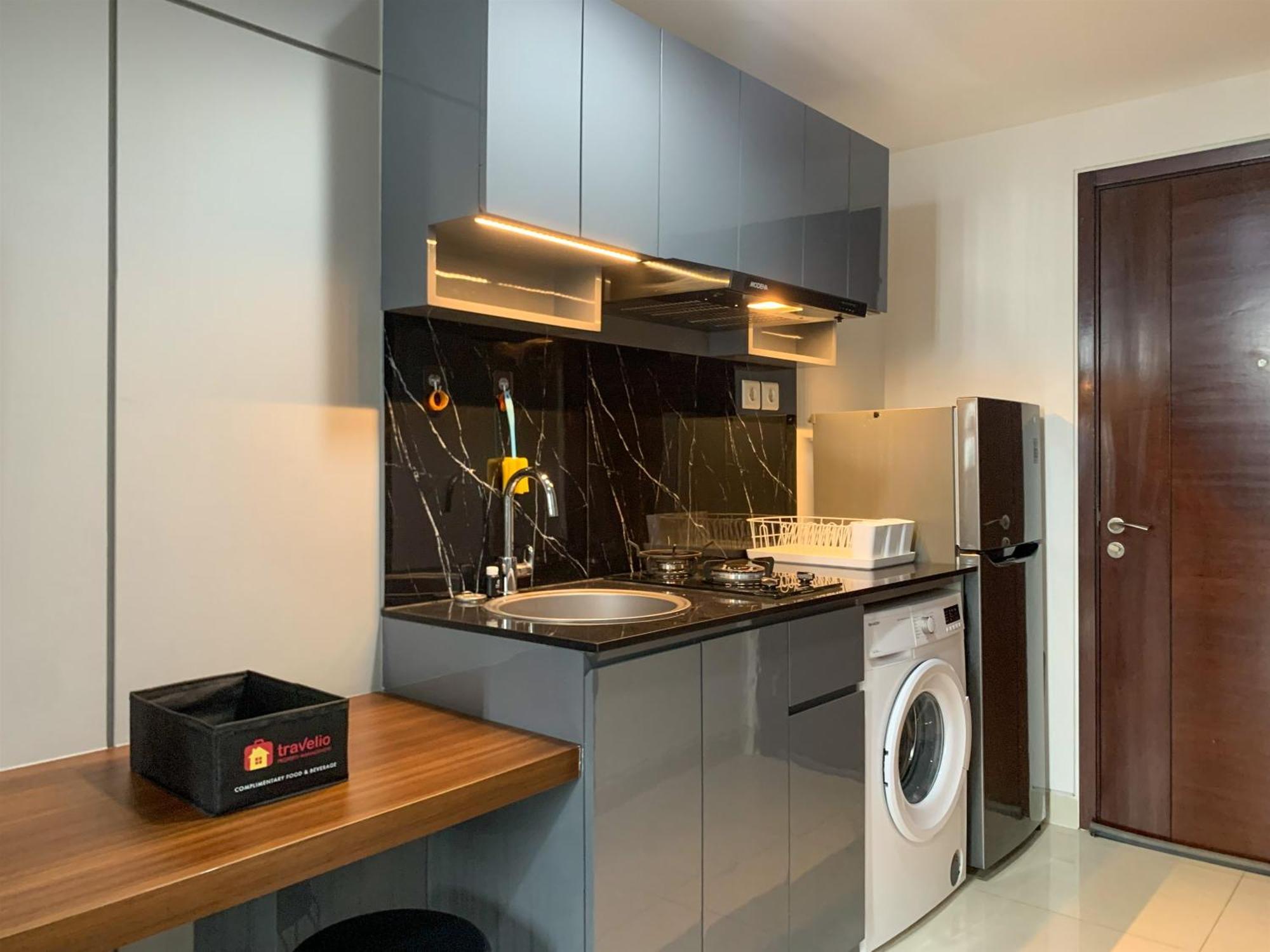 Modern And Comfort Design At West Vista By Travelio Jakarta